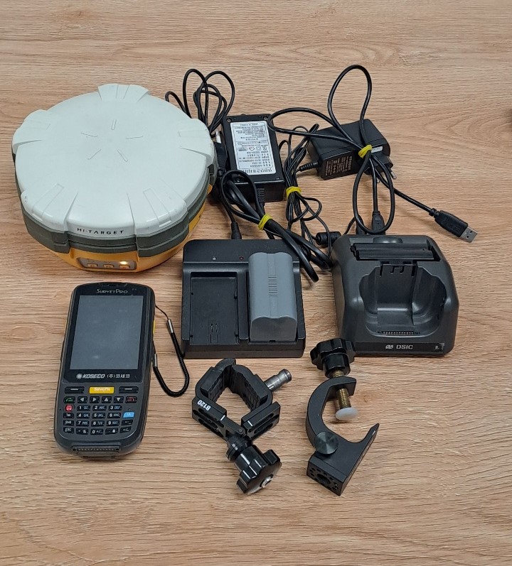 GNSS 수신기, 컨트롤러, 배터리와 충전 구성품